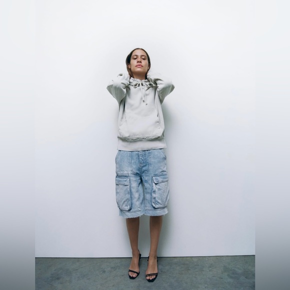 NWT Zara mid rise cargo shorts size 8 - Picture 1 of 4
